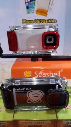 Seashell es un estanco para Samsung Galaxy S3 y 4 y también para Iphone, de buena calidad y que usa unas lentillas interiores para mejorar la calidad de las fotos. Viene con una aplicación que adapta el teléfono para su uso subacuático.